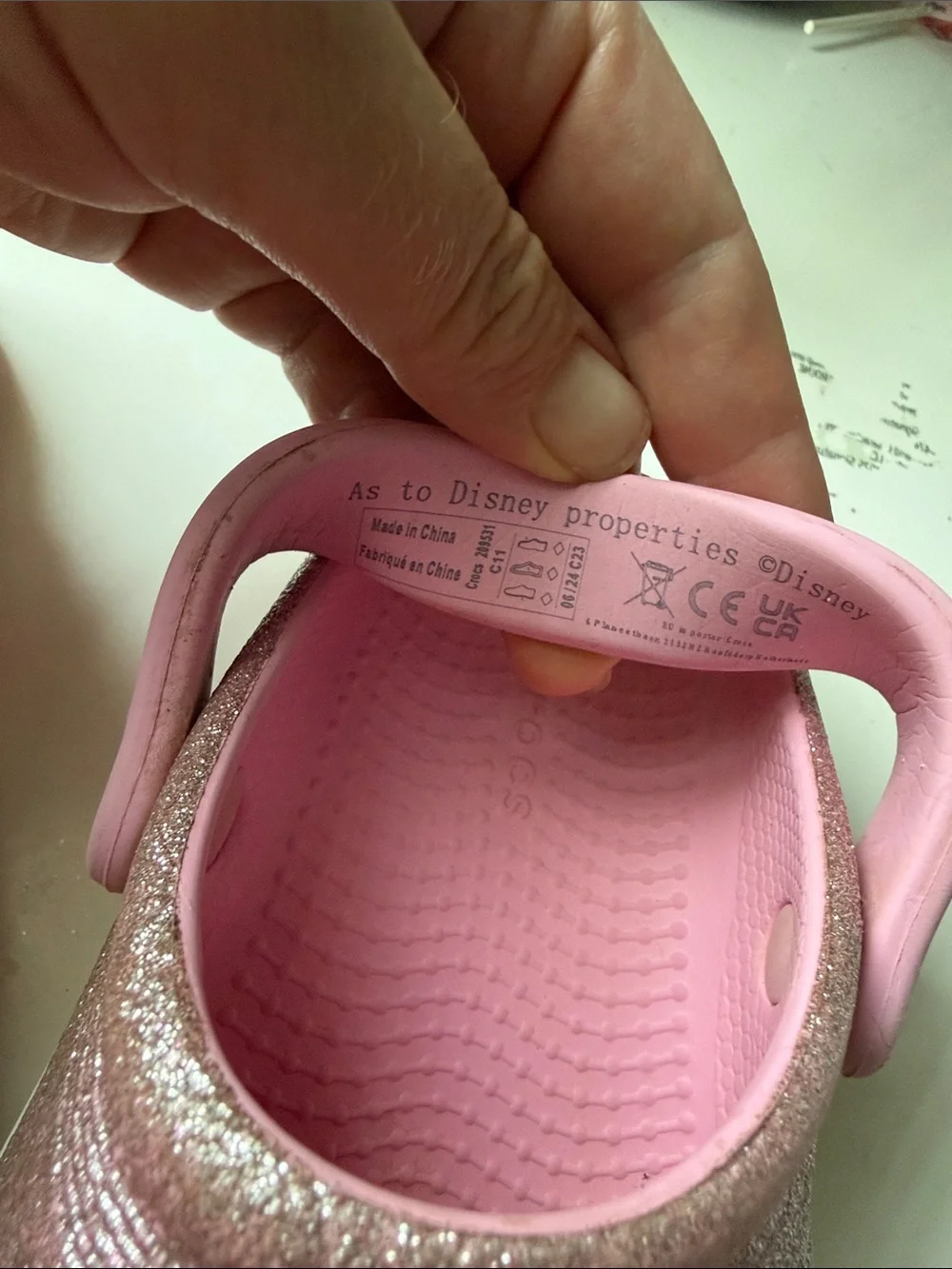CROCS Girl’s Glitter Disney Clog with Minnie & Flower Charms - Pink